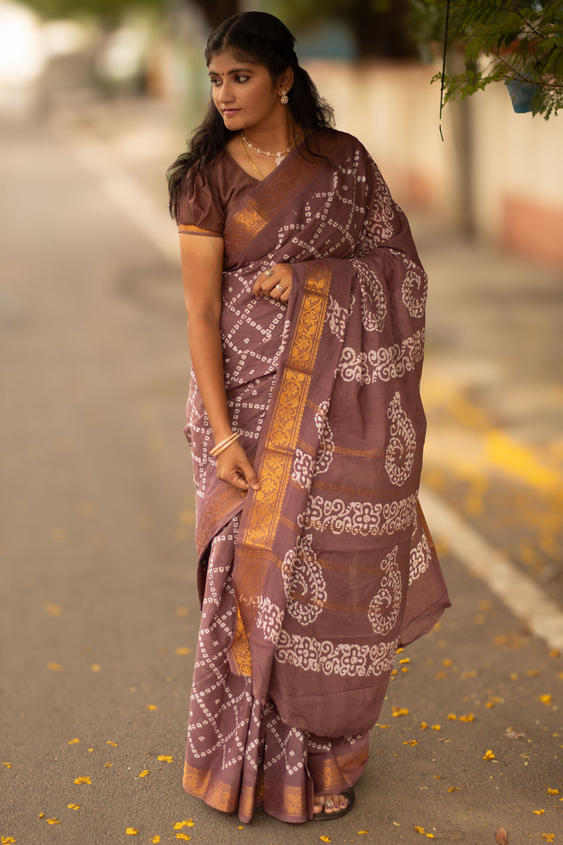 Grey Madurai Sungudi Cotton Saree with Zari Work and Brown Contrasting Borders main image 1