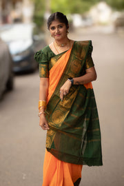 Madurai Sungudi Cotton  - Poonam Plain Medium Zari Border