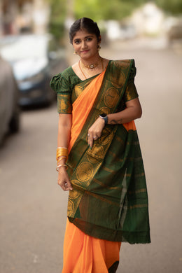 Madurai Sungudi Cotton  - Poonam Plain Medium Zari Border