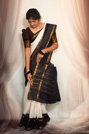 Madurai Sungudi Cotton  - Adayar Plain Medium Ruthratcham Zari Border