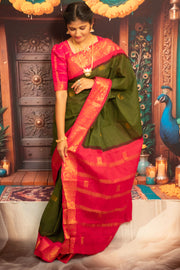 Madurai Sungudi Cotton  - Poonam Putta with Medium Zari Border & Blouse