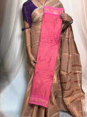 Madurai Sungudi Cotton Saree featuring a body tissue design, complemented by a matching self-colored running blouse and a traditional zari border.