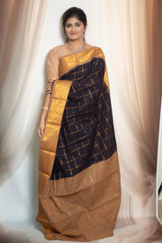 Madurai Sungudi Cotton Saree featuring a body Vanaja Kattam, complemented by a matching Constrast-colored Seperate  blouse and a Constrast zari border