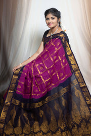 Madurai Sungudi Cotton Saree featuring a body Garjola Kattam, complemented by a matching Constrast-colored running blouse and a traditional Grand zari border.