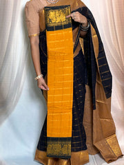 Madurai Sungudi Cotton Saree featuring a body Vanaja Kattam, complemented by a matching Constrast-colored Seperate  blouse and a Constrast zari border