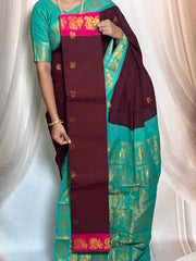 Madurai Sungudi Cotton Saree featuring a DS Grand Munthi design, paired with a separate contrast blouse and a rich Constrast zari border